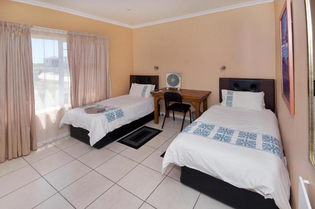 Dolphin Dance Lodge Port Elizabeth Exterior photo