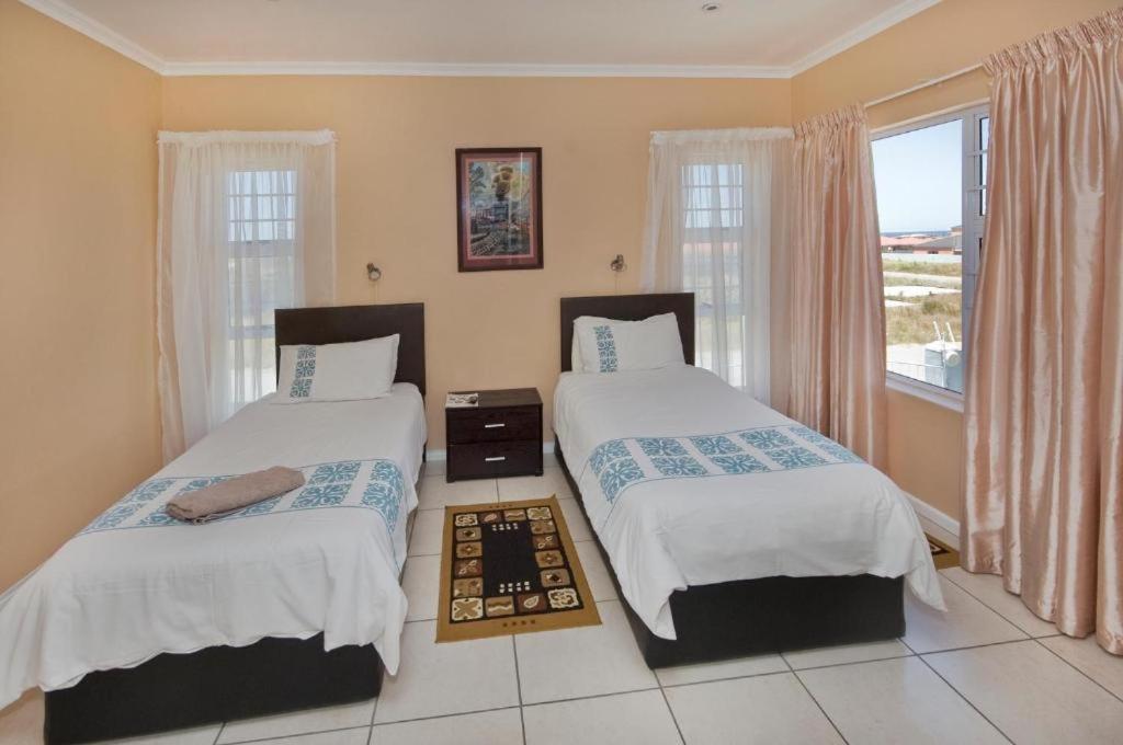 Dolphin Dance Lodge Port Elizabeth Exterior photo