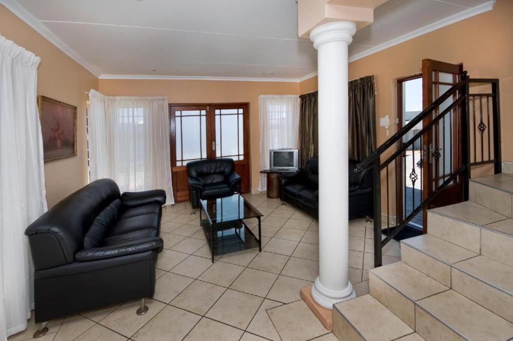 Dolphin Dance Lodge Port Elizabeth Exterior photo