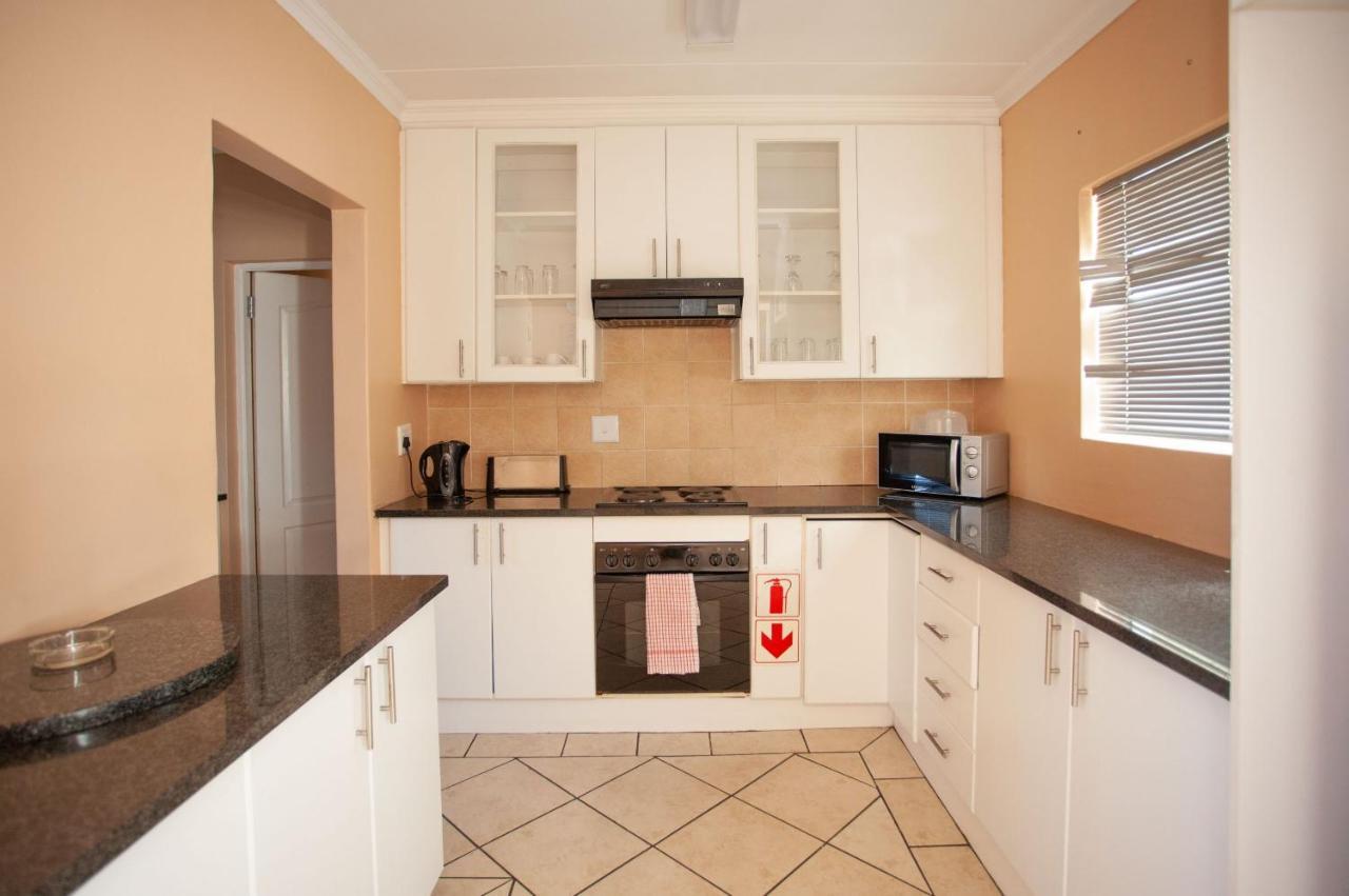 Dolphin Dance Lodge Port Elizabeth Exterior photo