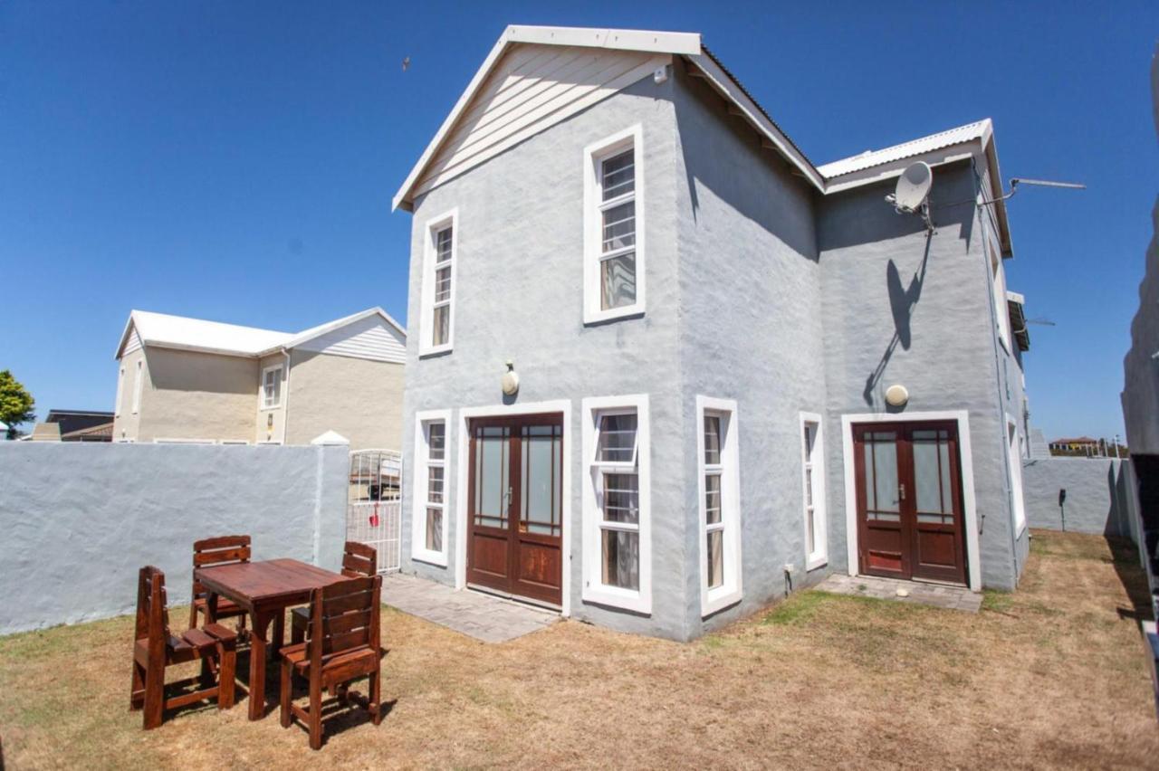 Dolphin Dance Lodge Port Elizabeth Exterior photo