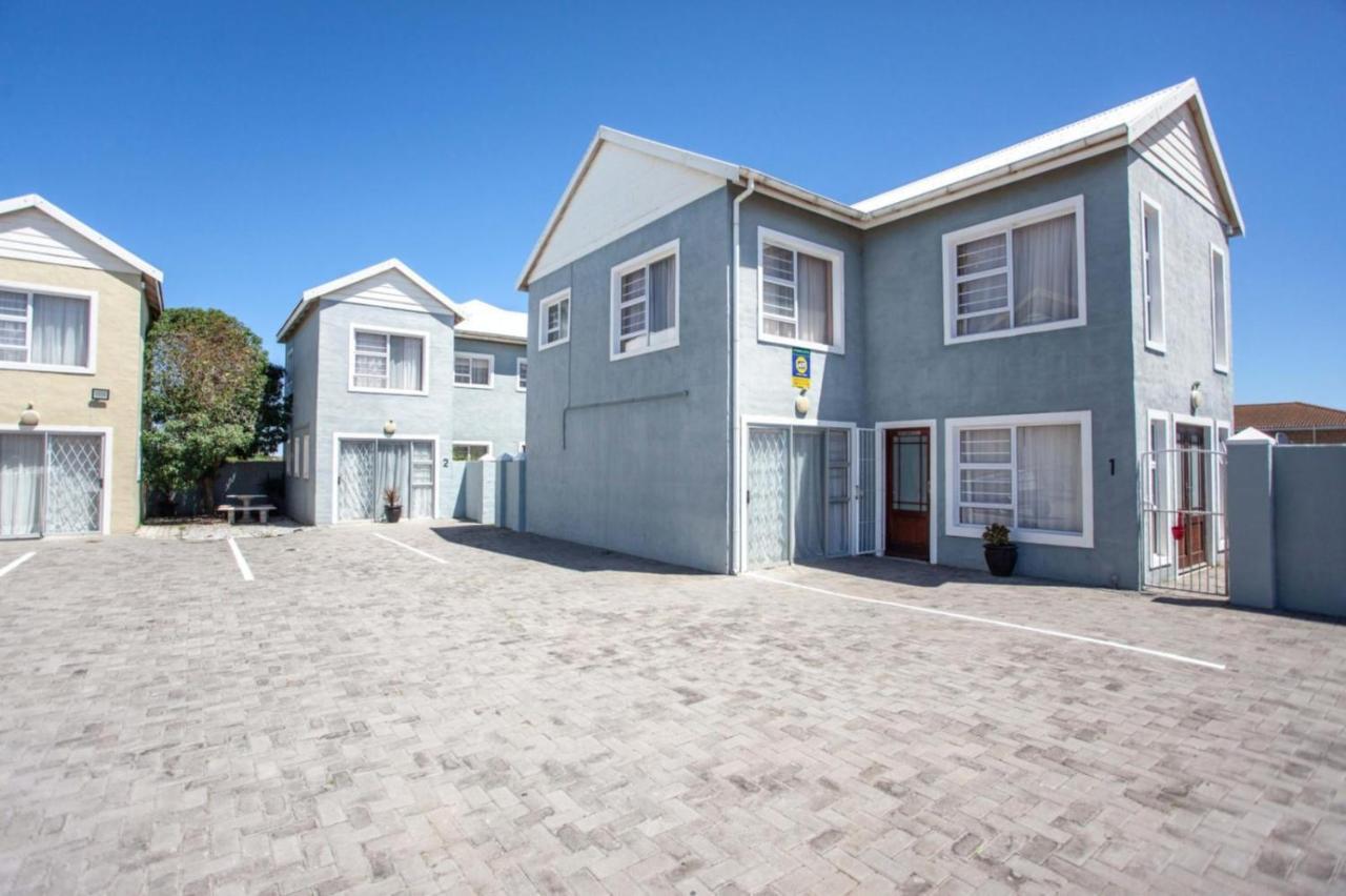 Dolphin Dance Lodge Port Elizabeth Exterior photo