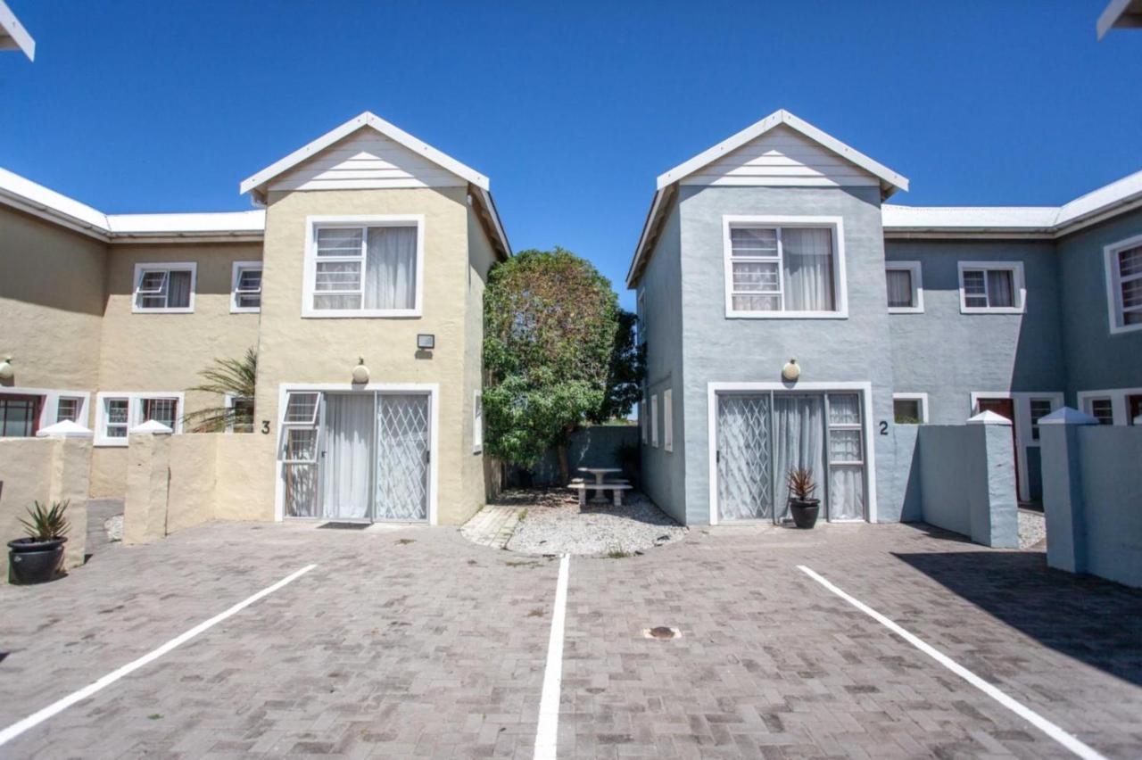Dolphin Dance Lodge Port Elizabeth Exterior photo